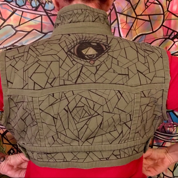 RARE one of a kind hand painted cropped olive vest - Picture 4 of 5